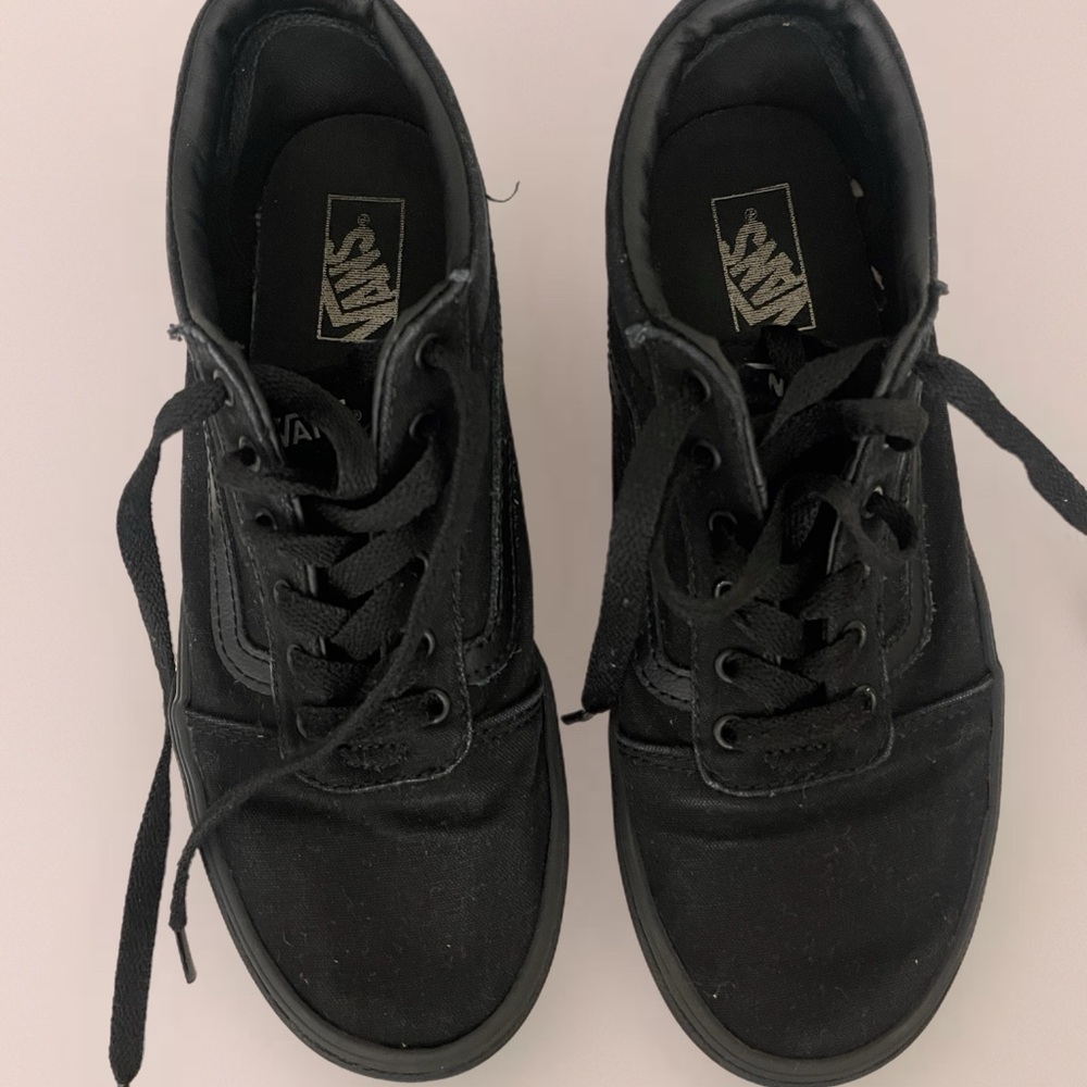 Vans Kids Size 4.5 Black Low Top Sneakers – Unisex Skate Shoes.